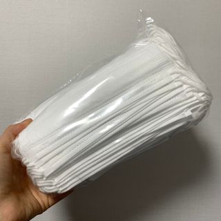 위케어 원데이 덴탈마스크 50매 화이트 대형 국내생산 — 5점을 준 리뷰어가 2021년 2월 올린 사용 사진