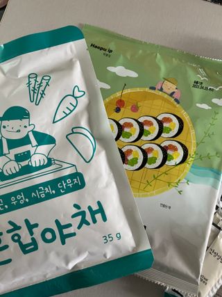 해풀잎 누구나 김밥*1ea [(혼합야채 35g *1ea,  김밥김 (5g, 5ea),  양념간장 (6g, 5ea), 참기름(5g, 2ea)] — 4.5점을 준 리뷰어가 2022년 7월 올린 사용 사진