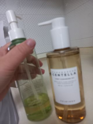 스킨1004 [SKIN1004] 마다가스카르 센텔라 라이트 클렌징 오일 200ml — 5점을 준 리뷰어가 2024년 7월 올린 사용 사진