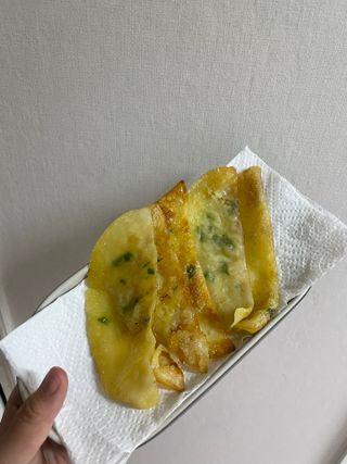 (주)성경순만두 곤약만두.콘치즈만두,삼각당면만두,당면 야끼만두,대구전통 납작만두,떡뽁이 매콤소스,달콤소스 — 5점을 준 리뷰어가 2023년 4월 올린 사용 사진