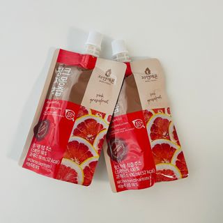 자연에온 핑크 자몽 착즙 100mL 10개입 1BOX +가 득담은 자몽 콜라겐 젤리스틱 1BOX — 5점을 준 리뷰어가 2021년 7월 올린 사용 사진