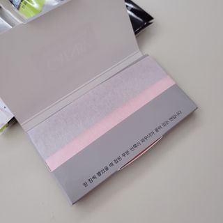 [갸스비] 메이크업은 그대로, 피지만 쏙 - BB킵 오일컨트롤 파우더 페이퍼 — 5점을 준 리뷰어가 2021년 10월 올린 사용 사진