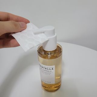 스킨1004 [SKIN1004] 마다가스카르 센텔라 라이트 클렌징 오일 200ml — 5점을 준 리뷰어가 2024년 7월 올린 사용 사진