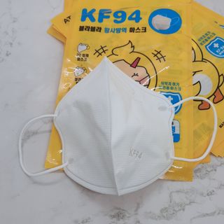 아토팜 블라블라 황사방역 마스크 KF94 — 5점을 준 리뷰어가 2021년 10월 올린 사용 사진