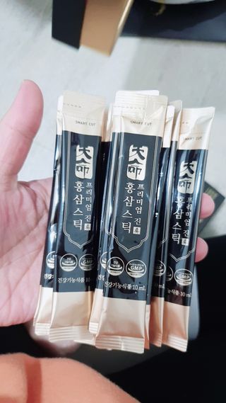 헬스업_천명진프리미엄홍삼스틱_10ml x 30포 — 5점을 준 리뷰어가 2021년 2월 올린 사용 사진
