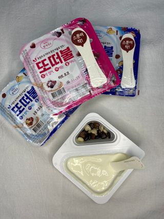 남양유업 또깍 접어 떠먹는 불가리스 2종 — 4점을 준 리뷰어가 2021년 1월 올린 사용 사진