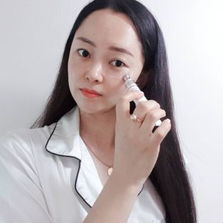 산수시 일루미네이팅 펄 영양 다크서클 스틱 아이 크림 케어 15ml — 5점을 준 리뷰어가 2021년 6월 올린 사용 사진