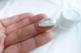 엔디어고 햄프에너지 스킨케어 2종 — 5점을 준 리뷰어가 2022년 10월 올린 사용 사진