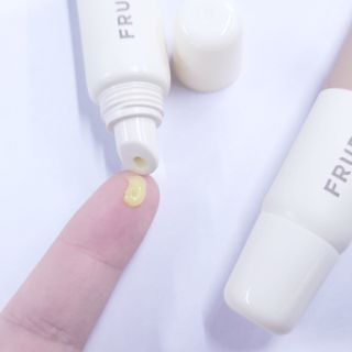 [후르디아] 올리브영 착한보습 비건 립버터 2종 — 4점을 준 리뷰어가 2022년 2월 올린 사용 사진