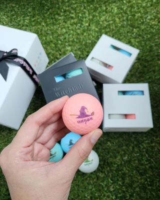 더위치골프(thewitchgolf) 프리미엄 골프 공 더위치골프 매트 펄 컬러의 3피스볼 더위치골프 골프볼 선물세트 — 5점을 준 리뷰어가 2023년 10월 올린 사용 사진