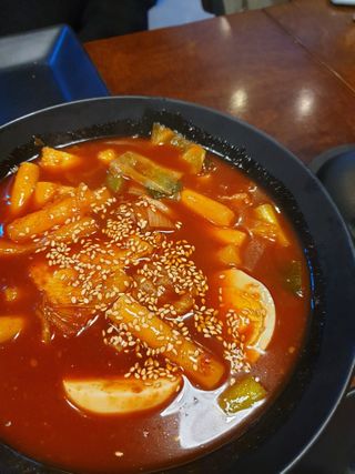 [교촌치킨 영등포역점] 치킨 메뉴 중 택1 — 5점을 준 리뷰어가 2021년 1월 올린 사용 사진