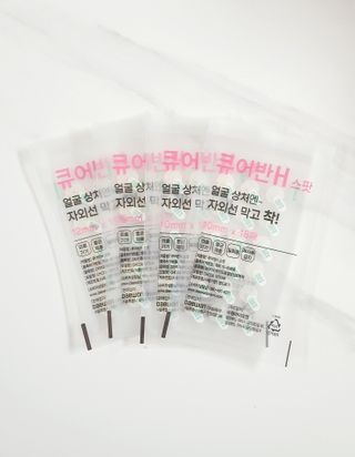 [큐어반H 스팟] 자외선 99프로 차단되는 스틱타입 스팟밴드(1팩 / 66매입) — 5점을 준 리뷰어가 2022년 11월 올린 사용 사진