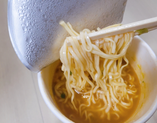 NISSIN 닛신 컵누들  4종 - 씨푸드오리지날, 씨푸드 스파이시, 씨푸드 커리, 씨푸드 XO소스 — 5점을 준 리뷰어가 2022년 4월 올린 사용 사진