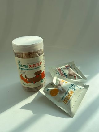 [펫시밀] 원물그대로 영양듬뿍 진공동결건조 북어트릿75g,치킨트릿100g,연어트릿75g 강아지 고양이 간식 — 5점을 준 리뷰어가 2023년 5월 올린 사용 사진