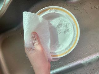 부직포나라 중금속유해물질ZERO 뜯어쓰는 주방 일회용수세미 60매 2매 — 5점을 준 리뷰어가 2022년 9월 올린 사용 사진