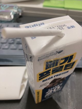 바디랩 프로틴음료 단백질쉐이크 메가프로틴 — 3.5점을 준 리뷰어가 2022년 5월 올린 사용 사진