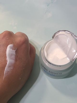 산수시 아쿠아 베네핏 24h 수부지 물광 속건조 수분크림 50ml — 4점을 준 리뷰어가 2021년 8월 올린 사용 사진