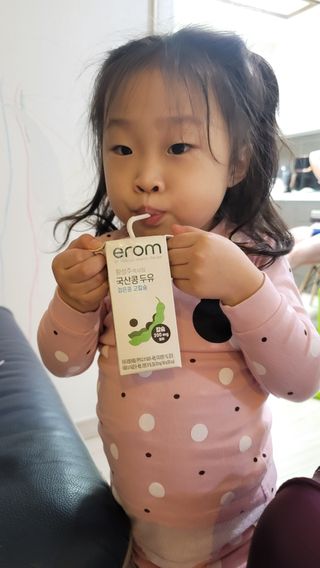 이롬 erom 황성주박사의 국산콩 두유 검은콩 고칼슘 — 5점을 준 리뷰어가 2020년 12월 올린 사용 사진