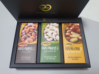 짜먹는 이지견과 짜먹는 이지아몬드, 짜먹는 이지허니피넛, 짜먹는 이지캐슈넛 각 10g X  10포 — 5점을 준 리뷰어가 2021년 4월 올린 사용 사진