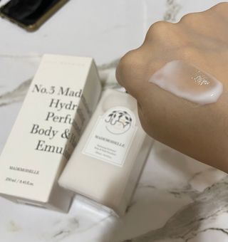줄라이 모닝 _ JULY MORNING 줄라이모닝 하이드레이팅 퍼퓸드 바디앤핸드 에멀젼 — 5점을 준 리뷰어가 2021년 9월 올린 사용 사진