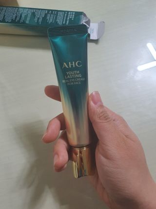 [NEW 탄력유턴 아이크림] AHC 유스 래스팅 리얼 아이크림 포 페이스 — 5점을 준 리뷰어가 2021년 3월 올린 사용 사진