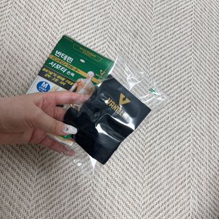 반테린서포터 손목 — 5점을 준 리뷰어가 2022년 4월 올린 사용 사진