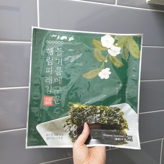 [해림맛김] 들기름에 구운 바삭바삭 김 4종 세트 + 1종 랜덤발송 총5개입 — 5점을 준 리뷰어가 2021년 3월 올린 사용 사진