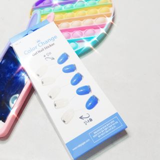 [네일가게] 햇빛에 닿으면 색이 변하는 신기한 햇살 반전 네일스티커_B — 5점을 준 리뷰어가 2021년 8월 올린 사용 사진