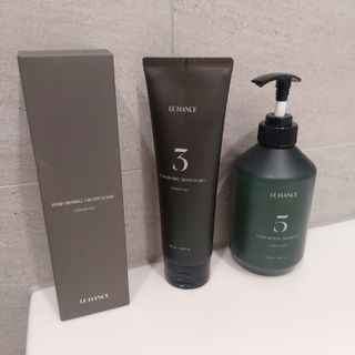 르핸스 퍼포밍 3 바디워시 비반트포렛/베티버포그 — 5점을 준 리뷰어가 2023년 2월 올린 사용 사진
