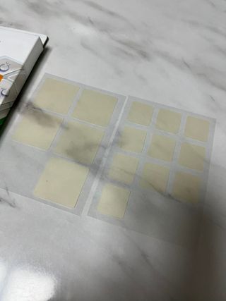 [큐어반H 커팅] 간편하게 떼서 쓰는 자외선차단 습윤밴드 (1팩/30매입) — 4점을 준 리뷰어가 2022년 12월 올린 사용 사진