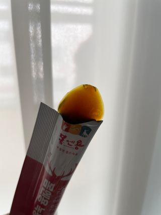 [몸엔용] 녹용 담은 탱탱 콜라겐 녹용 콜라겐 젤리 15g x 20포 — 4.5점을 준 리뷰어가 2022년 4월 올린 사용 사진