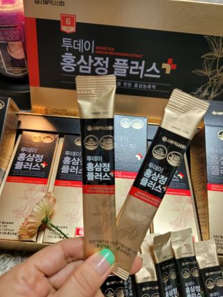 서울약사신협_투데이홍삼정플러스스틱_10g x 60포 — 5점을 준 리뷰어가 2021년 7월 올린 사용 사진