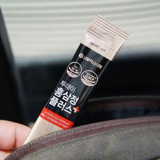 서울약사신협_투데이홍삼정플러스스틱_10g x 30포 — 5점을 준 리뷰어가 2021년 5월 올린 사용 사진