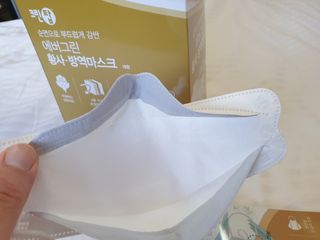 에버그린 순면 끈조절 KF94 마스크 - 화이트 30매 — 5점을 준 리뷰어가 2021년 4월 올린 사용 사진