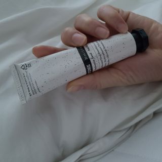 멈칫(MUMCHIT) 넥퍼퓸 NECKPERFUME 2가지 향 — 4점을 준 리뷰어가 2021년 11월 올린 사용 사진