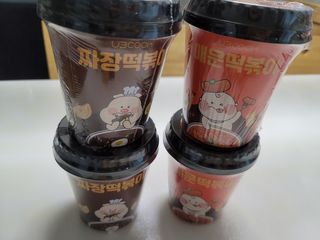유비쿡 컵떡볶이 매운컵떡볶이2개/ 짜장컵떡볶이 2개  총 4개세트 — 4점을 준 리뷰어가 2021년 3월 올린 사용 사진