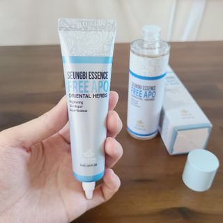 조아산코스메틱 승비 에센스 프리아포 오리엔탈 허브 크림 + 승비 에센스 프리아포 오리엔탈 허브 스킨 SET — 5점을 준 리뷰어가 2022년 5월 올린 사용 사진