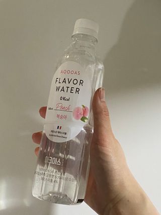 아쿠아스 플레이버워터 [아쿠아스] 제로칼로리 플레이버워터 복숭아/청포도 1BOX 20개입 — 4점을 준 리뷰어가 2021년 4월 올린 사용 사진