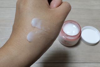 아이앤립 / EYENLIP 아이앤립 연어오일 리바이탈라이징 토너+앰플+크림 3종 세트 — 3점을 준 리뷰어가 2021년 7월 올린 사용 사진
