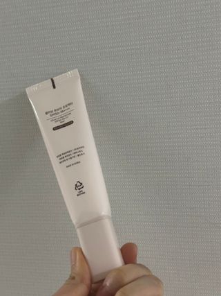프리마인 선크림만 바꿨을 뿐인데 매일 물 2L챙겨먹고 기초케어 완벽하게 한 물빛피부 완성,셀라브UV프로텍터 — 5점을 준 리뷰어가 2023년 6월 올린 사용 사진