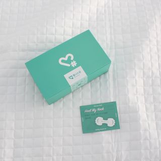 힐니스북 [힐마이넥]   거북목 통증완화를 위한 휴대용 목 안마기 — 5점을 준 리뷰어가 2022년 12월 올린 사용 사진