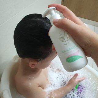 mom e 맘이 내추럴 베이비 케어 샴푸앤바스+로션 — 3점을 준 리뷰어가 2021년 1월 올린 사용 사진