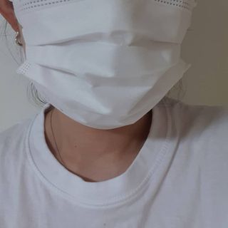JHWORLD 스누피 마스크 정품 스누피 KF-AD 국내 비말차단 아동용 성인용 일회용 덴탈마스크 50매 — 5점을 준 리뷰어가 2021년 6월 올린 사용 사진