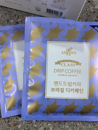 (주)쟈뎅 쟈뎅 클래스 핸드 드립 커피 10P 2종_디카페인 1종+랜덤 플레이버 1종 — 5점을 준 리뷰어가 2021년 4월 올린 사용 사진
