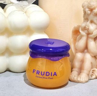 틱톡 [후르디아] 튼입술해결템 올리브영 블루베리 하이드레이팅 허니 립밤 — 5점을 준 리뷰어가 2023년 12월 올린 사용 사진