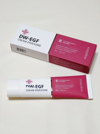 이지듀 DW-EGF 크림 다이브좀_콜라겐이 쏙쏙, 탄력피부로 다이빙 — 5점을 준 리뷰어가 2021년 2월 올린 사용 사진