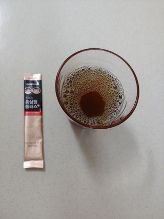 서울약사신협_투데이홍삼정플러스스틱_10g x 30포 — 5점을 준 리뷰어가 2021년 6월 올린 사용 사진