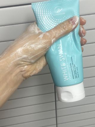 오투에니원 화이트 스완 퍼펙트 폼 클렌징 150g 퍼프증정 — 5점을 준 리뷰어가 2022년 12월 올린 사용 사진