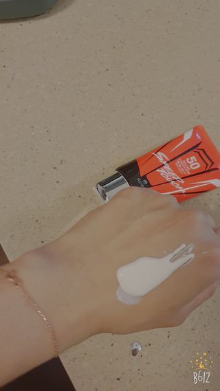 약손명가코스메틱 에오스보떼 스피드터치 선크림 50ml — 5점을 준 리뷰어가 2021년 8월 올린 사용 사진