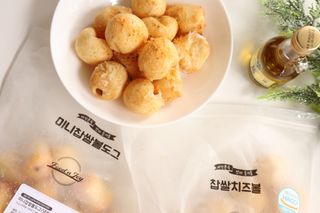 Dog&Ball 독앤볼 [Dog&Ball] 미니찹쌀볼도그 찹쌀치즈볼 — 5점을 준 리뷰어가 2021년 9월 올린 사용 사진